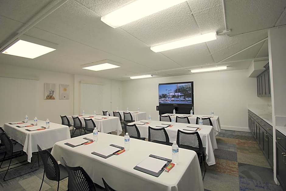 L3 Oasis Hotel