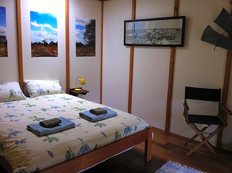 Foto 1 di 5 di 1 Queen Bed