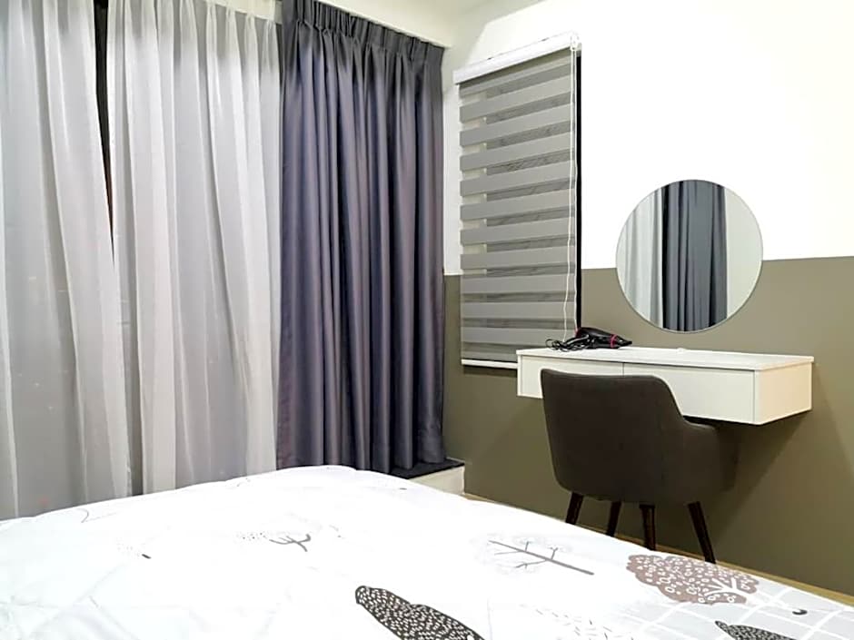 REVO at AURORA PLACE, Pavilion 2, 5 Minutes To AXIATA ARENA BUKIT JALIL FREE WIFI by De Harlequins Guesthouse