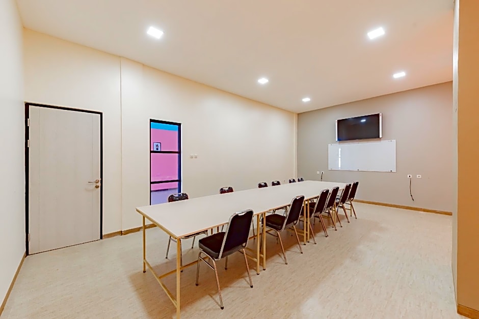 Sans Hotel Berau Square