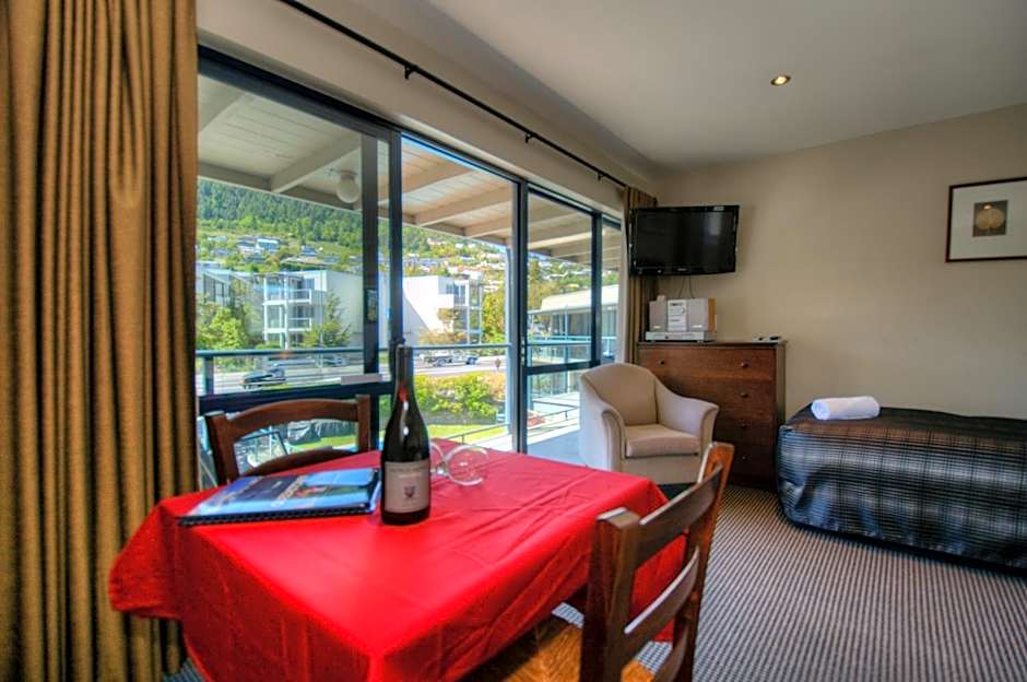 Four Seasons Motel