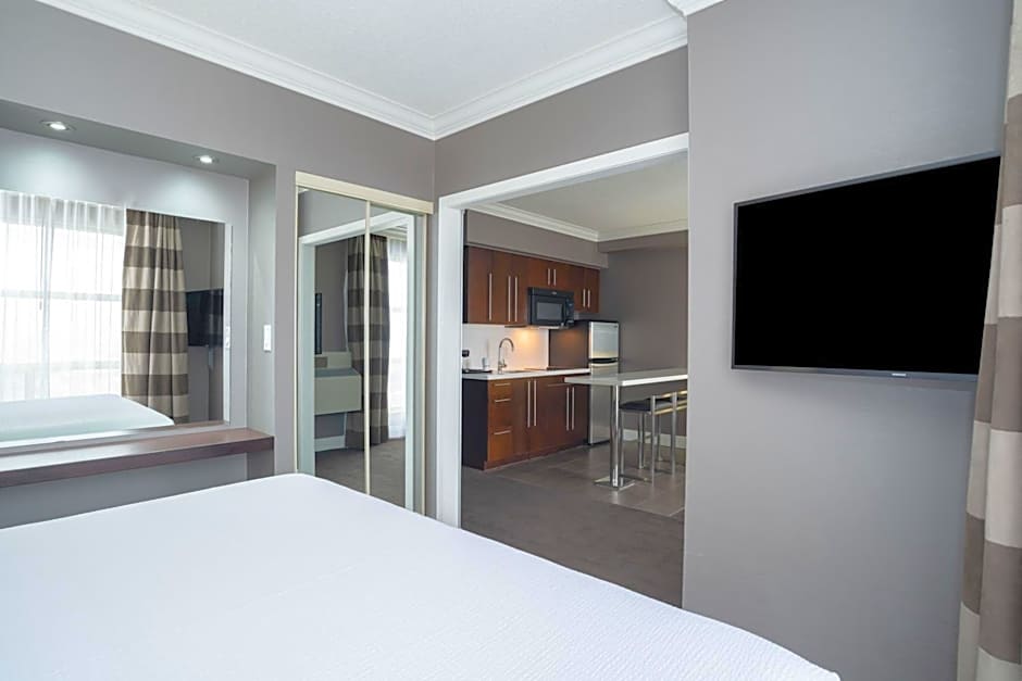 Sandman Signature Mississauga Hotel