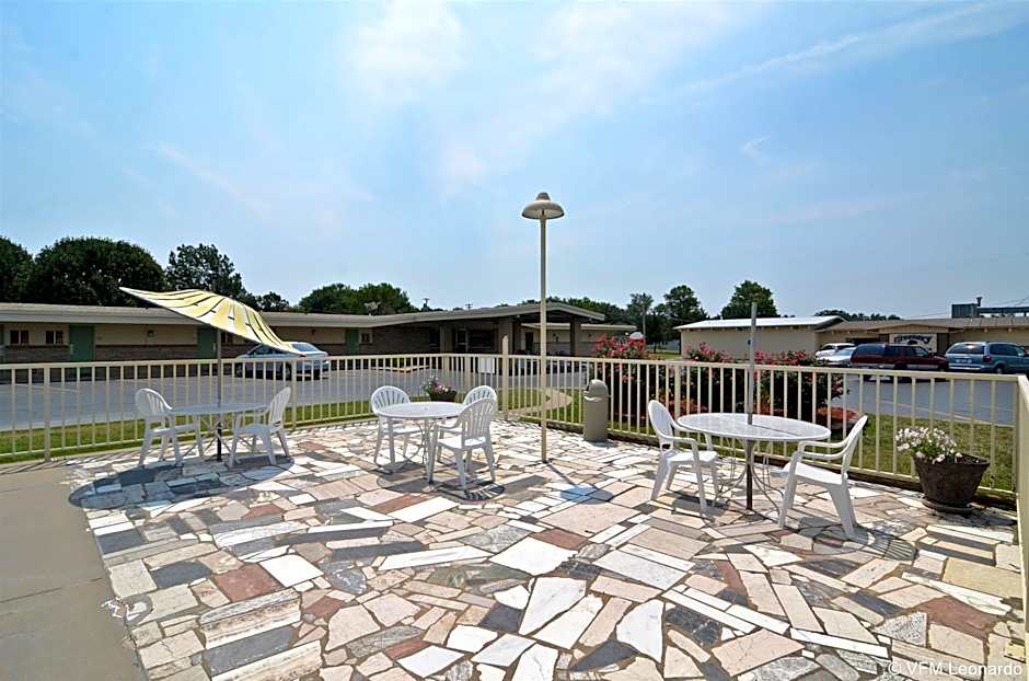 Americas Best Value Inn Iola