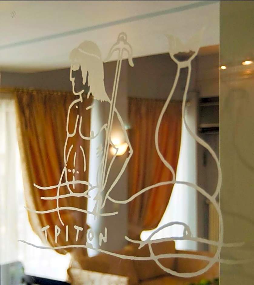 Triton Hotel Piraeus