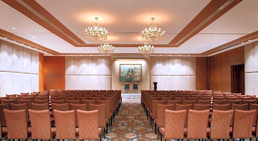 Radisson Blu Plaza Hotel Hyderabad Banjara Hills