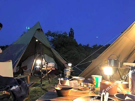 Heart Land Hills in Noto 37 Trailer House Sho