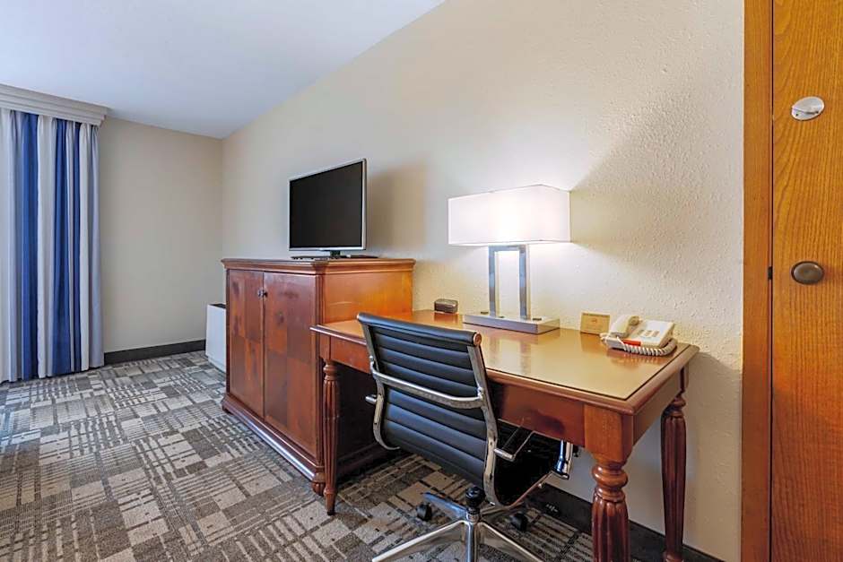 Best Western Plus Dubuque Hotel And Conference Center