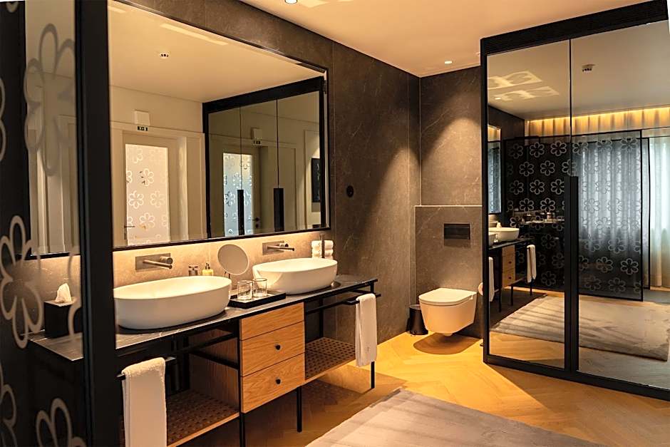 Palatial Suites