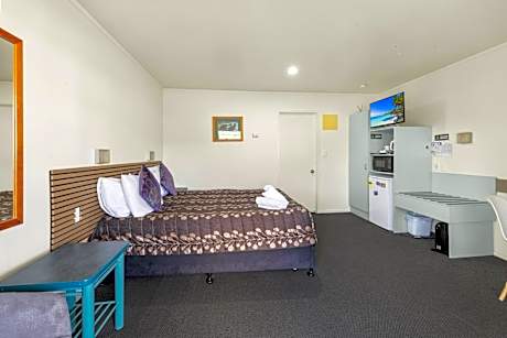 Studio with Spa Bath