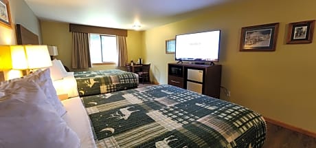 Deluxe Queen Room with Two Queen Beds (Pet Friendly)
