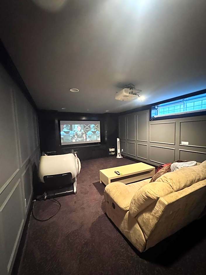 Luxurious Multi-Family Home in Vancouver West, 10 Mins Downtown