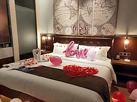 James Joyce Coffetel Qingdao Oriental Cinema Chaoyangshan Metro Station