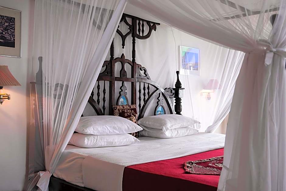 Tembo House Hotel