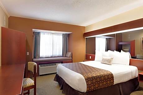 Queen Room - Disability Access - Non-Smoking