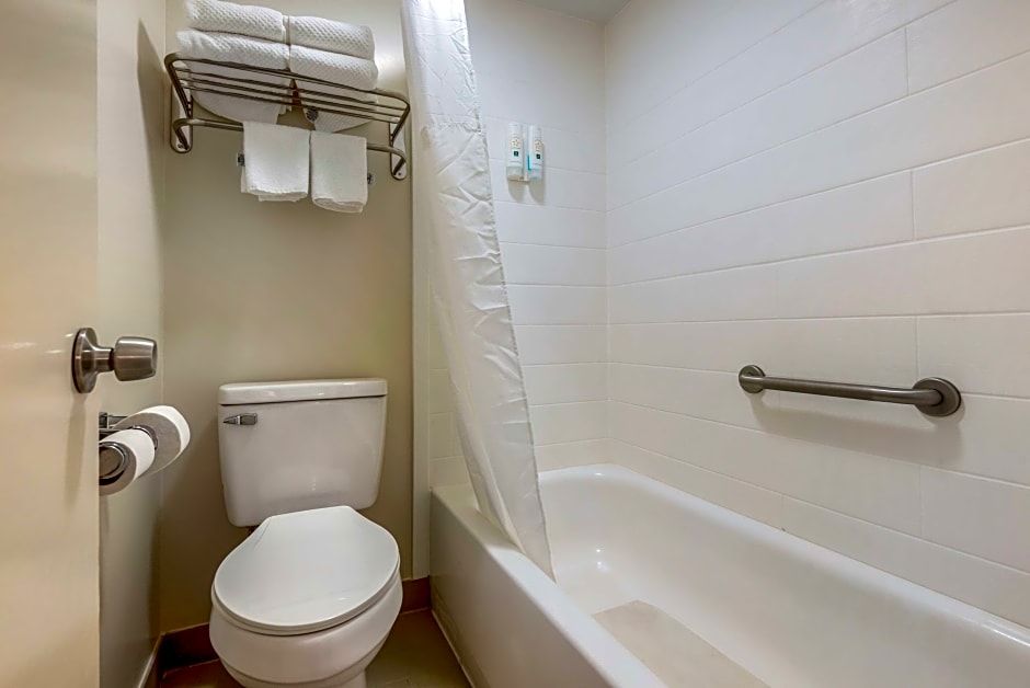 Quality Inn & Suites New Hartford - Utica