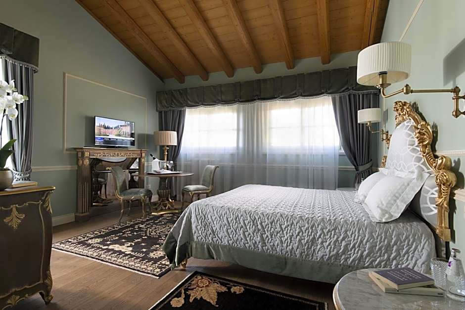 Photo 1 of 5 of 1 King Bed, Jetted Tub