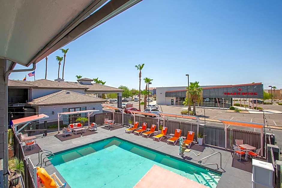 The Hotel Serene Glendale Peoria, Surestay Collection by BW