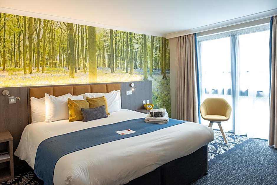 Burleigh Court Hotel and Leisure