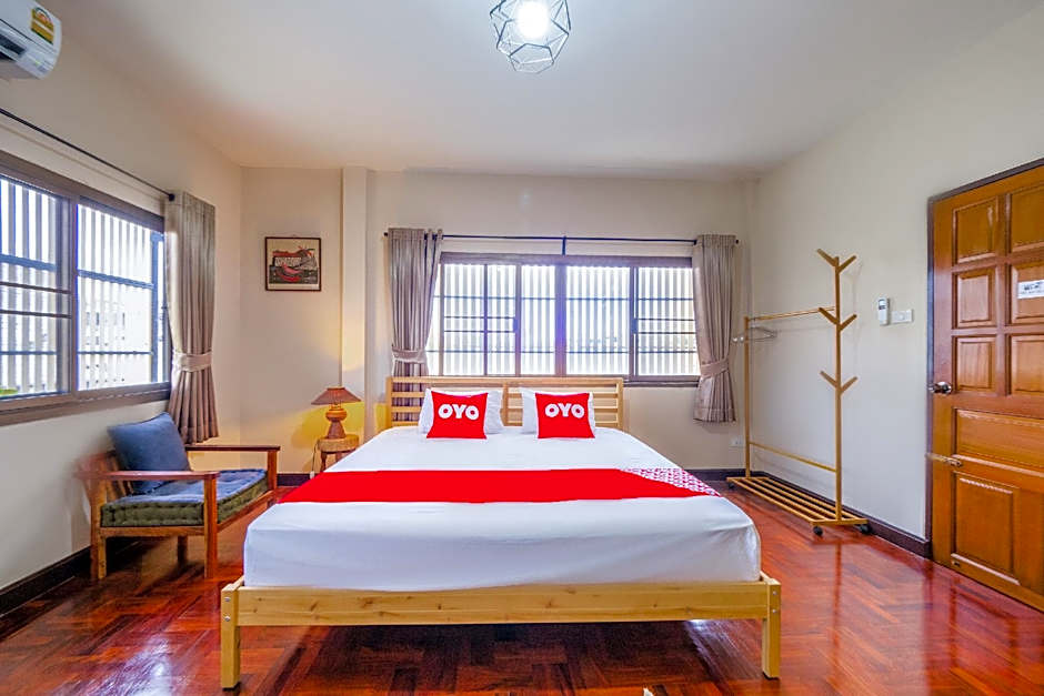 Chom’s House @sapanmai – Bangkok, NY