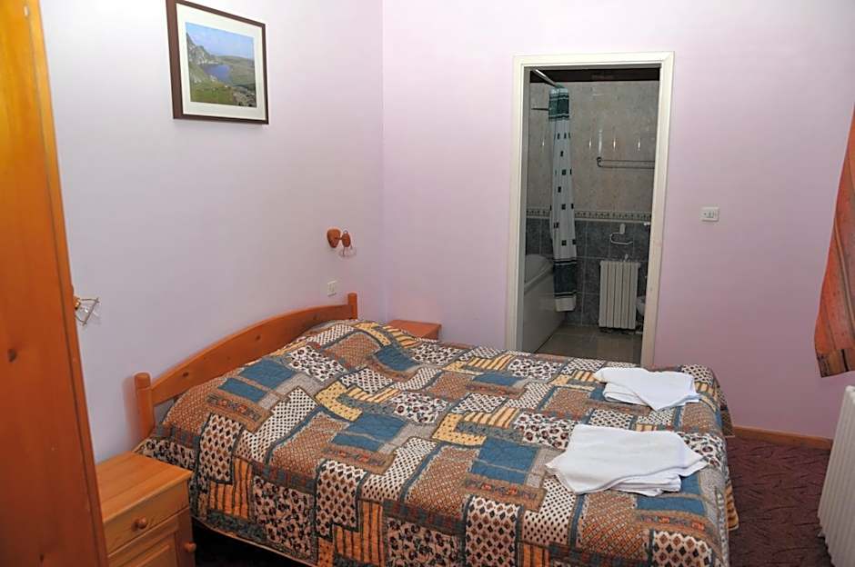 Photo 1 of 6 of Suite