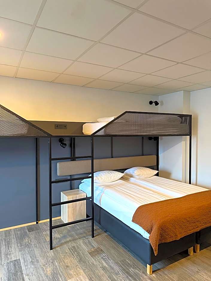 Hotel Cabin