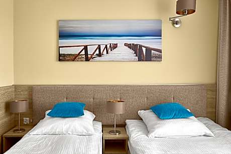 Deluxe Double Room (2 Adults + 1 Child)