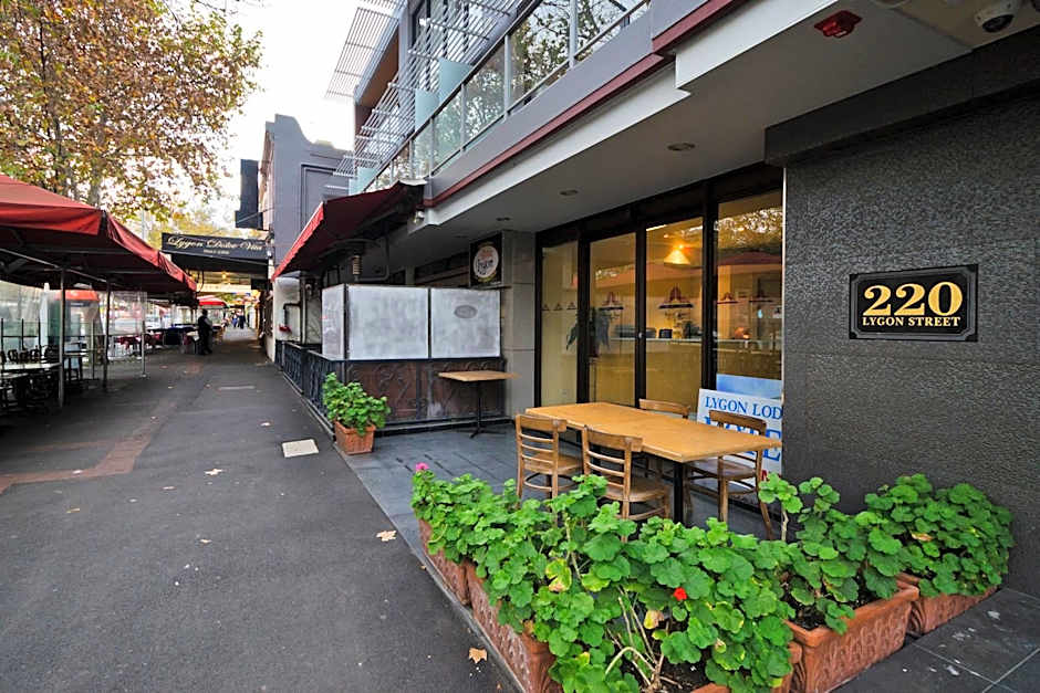 Carlton Lygon Lodge Studio Apartments