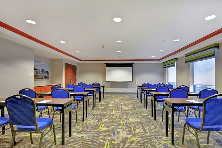 Hampton Inn By Hilton & Suites Newark-Harrison-Riverwalk