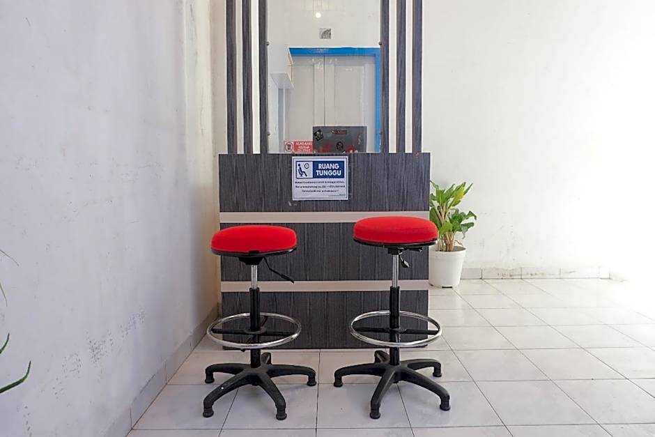 OYO 93756 Qq Kost Near Pantai Kebesaran Beach