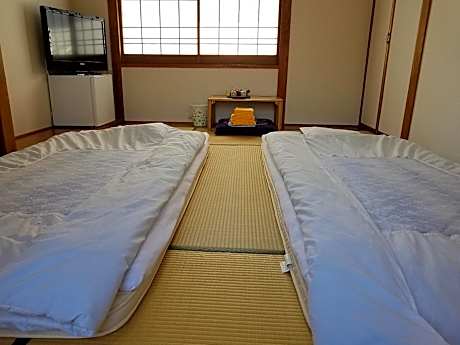 Japanese-Style Twin Room with Shared Bathroom - Non-Smoking