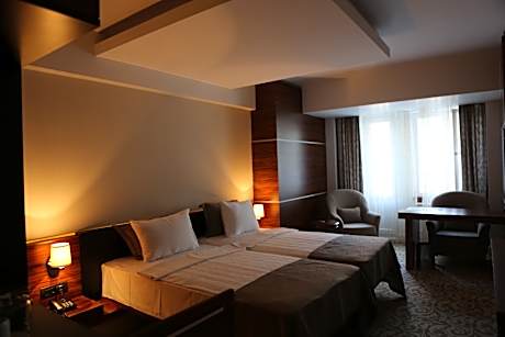 Double single use deluxe two beds