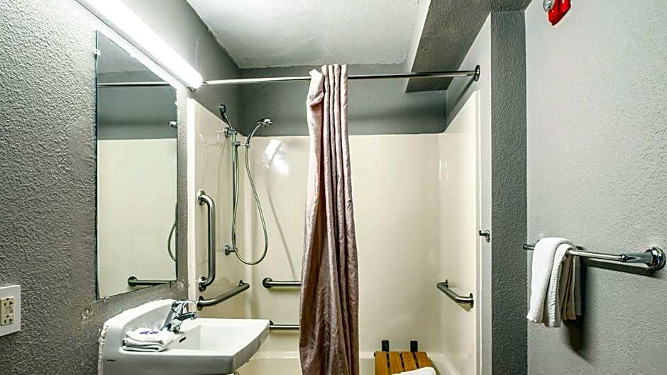 Motel 6-Wethersfield, CT - Hartford