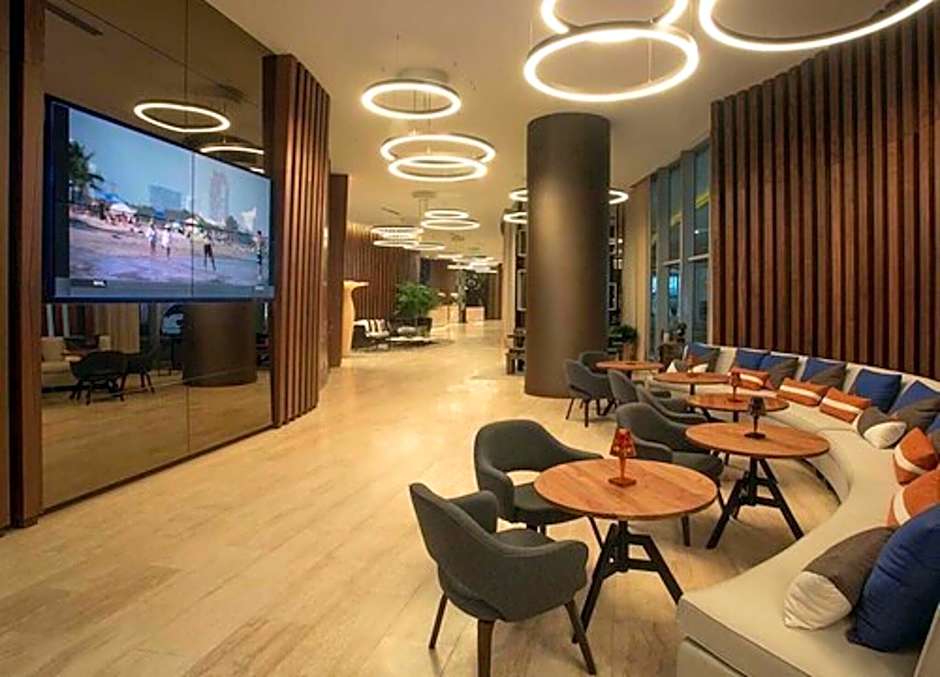 Hyde Beach Condos By Ammos Vr