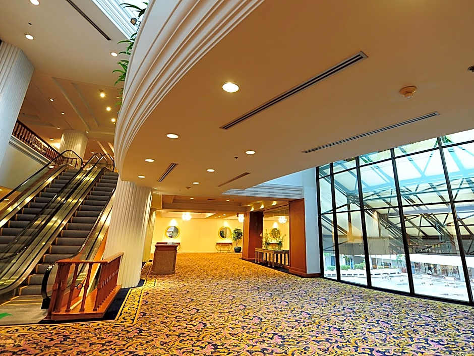 Montien Riverside Hotel