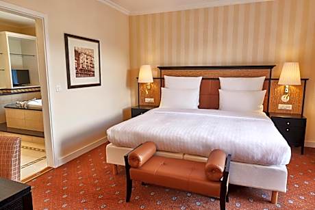 Suite with Mountain View