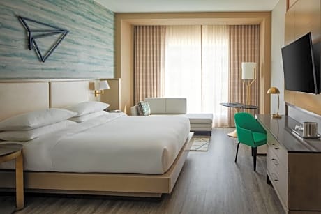 Standard Guest room with 1 King, City view