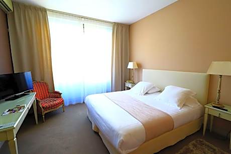 1 Queen Bed, Superior Room, Air-Conditioned, Non-Smoking, Twin On Request