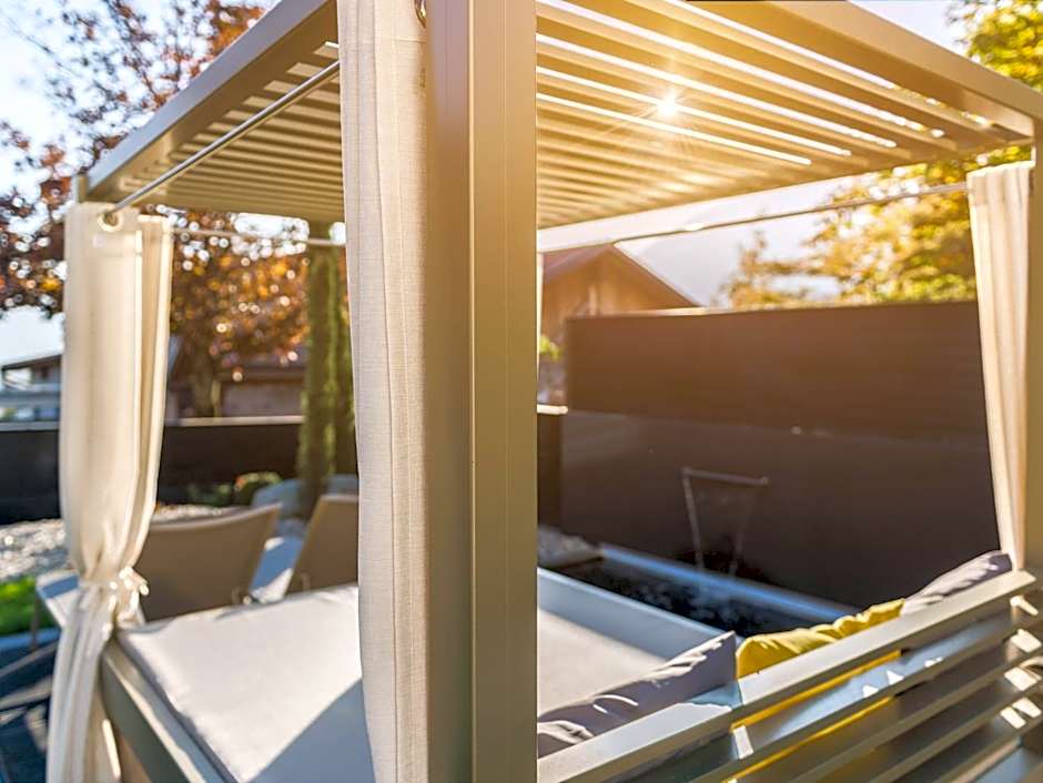 Merangardenvilla adults only