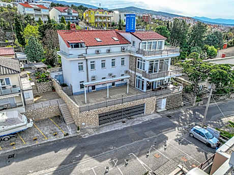 Villa Aurora