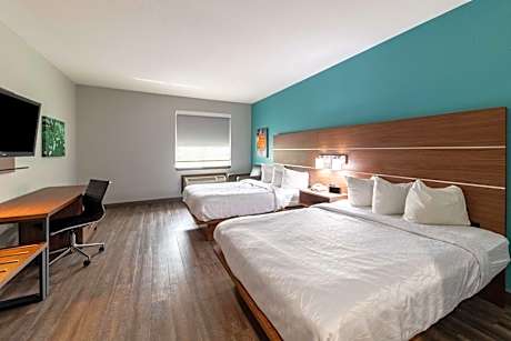 Queen Room with Two Queen Beds and Kitchenette