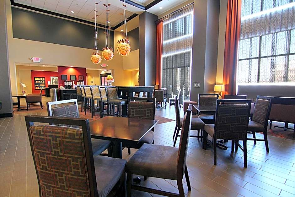 Hampton Inn By Hilton & Suites Grand Forks