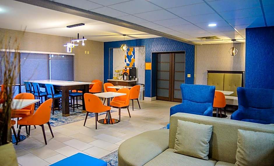 La Quinta Inn & Suites by Wyndham Fayetteville I-95