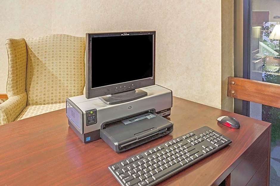 Baymont by Wyndham Louisville Airport South