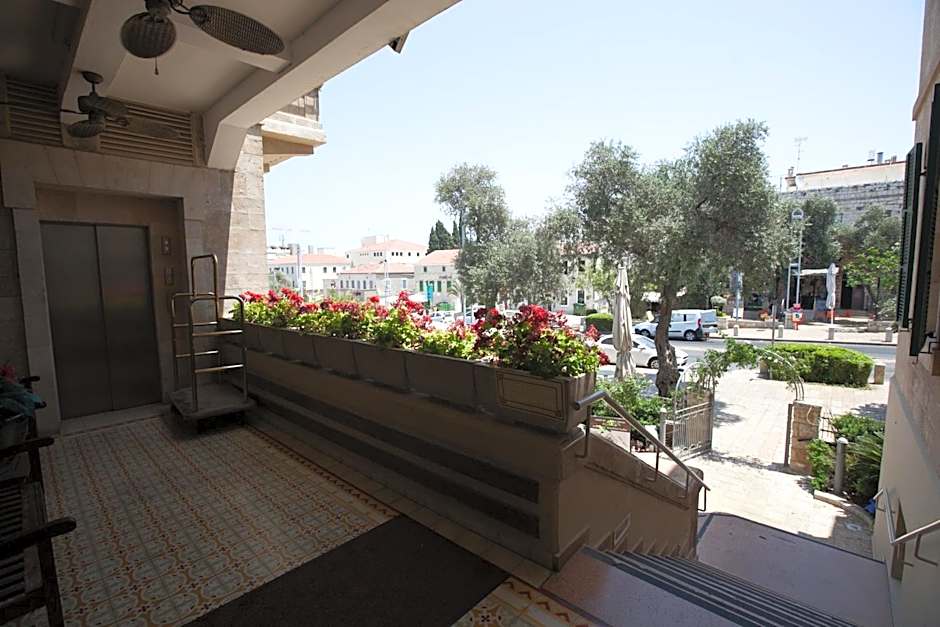 The Colony Hotel