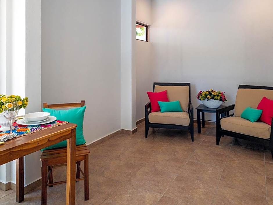 Casa Sonoma - Charming Condos Minutes from Beach & Reef