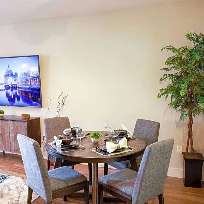 1 Bedroom XL Condo with King bed, Garden View, Parking Included