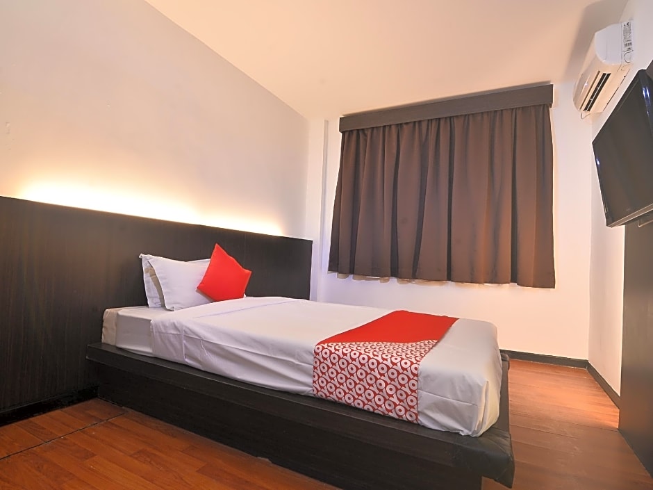 OYO 43960 Laksamana Executive & Boutique Hotel