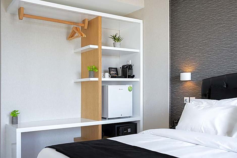 Kreoli Suites Glyfada