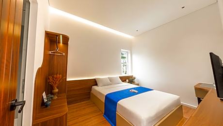 Deluxe - 1 Queen Bed