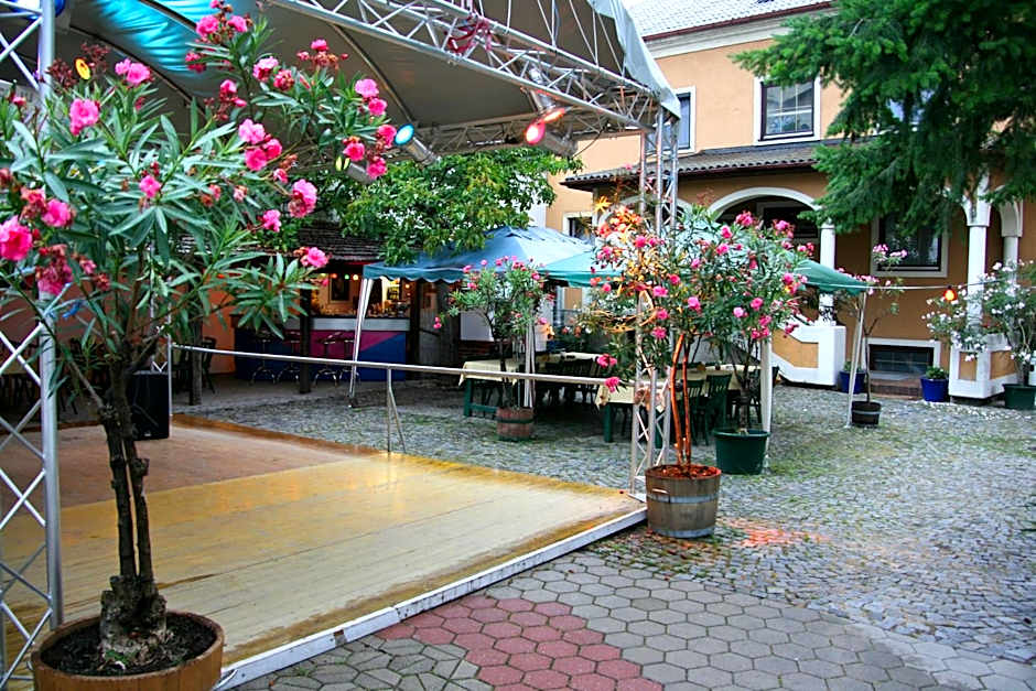 Turmhof Breitenbrunn